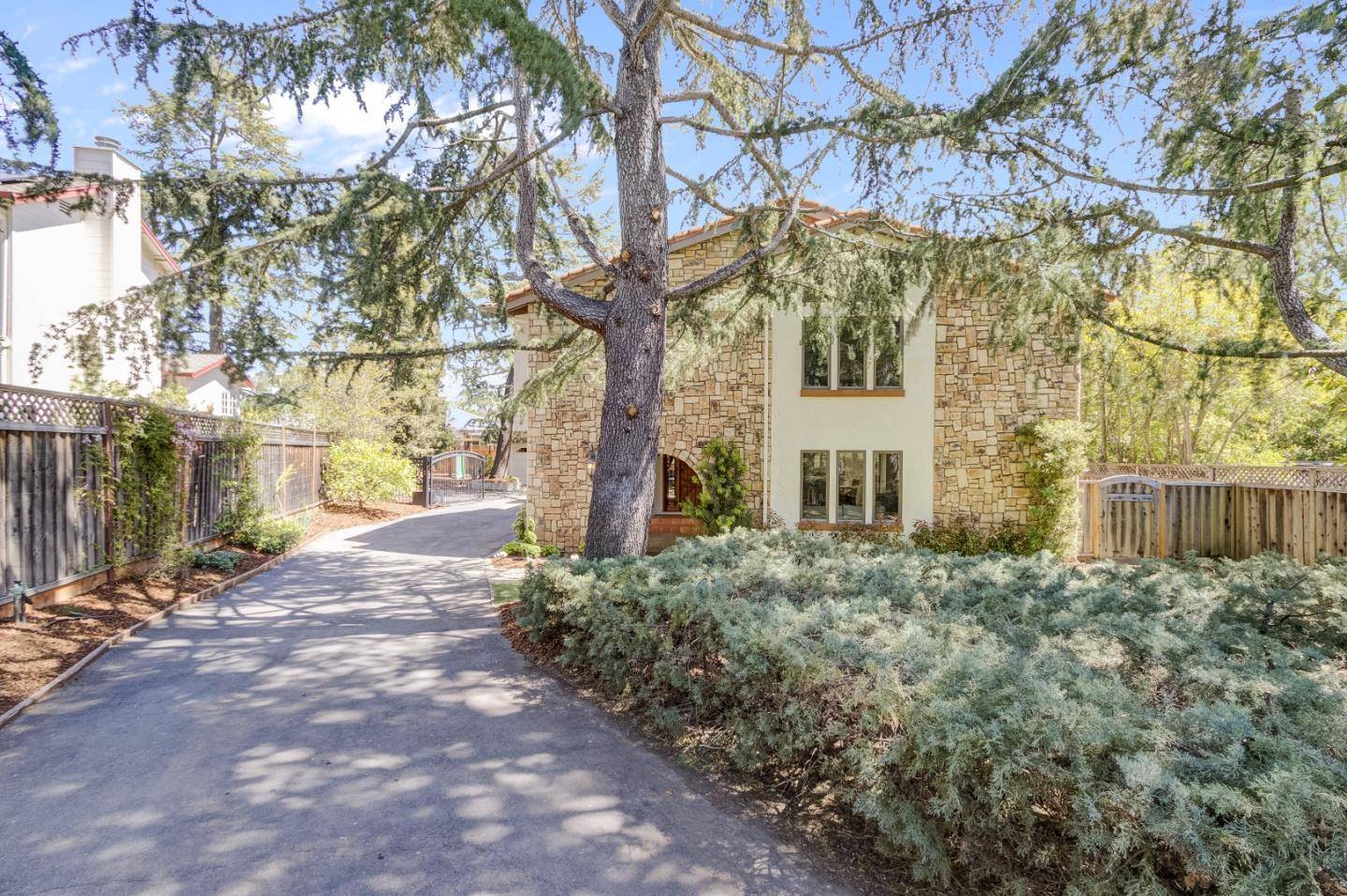 Los Altos, CA 94024,370 Quinnhill RD