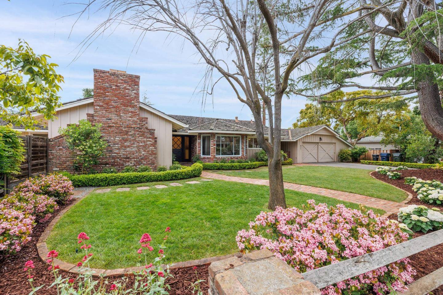 Los Altos, CA 94024,911 Echo DR