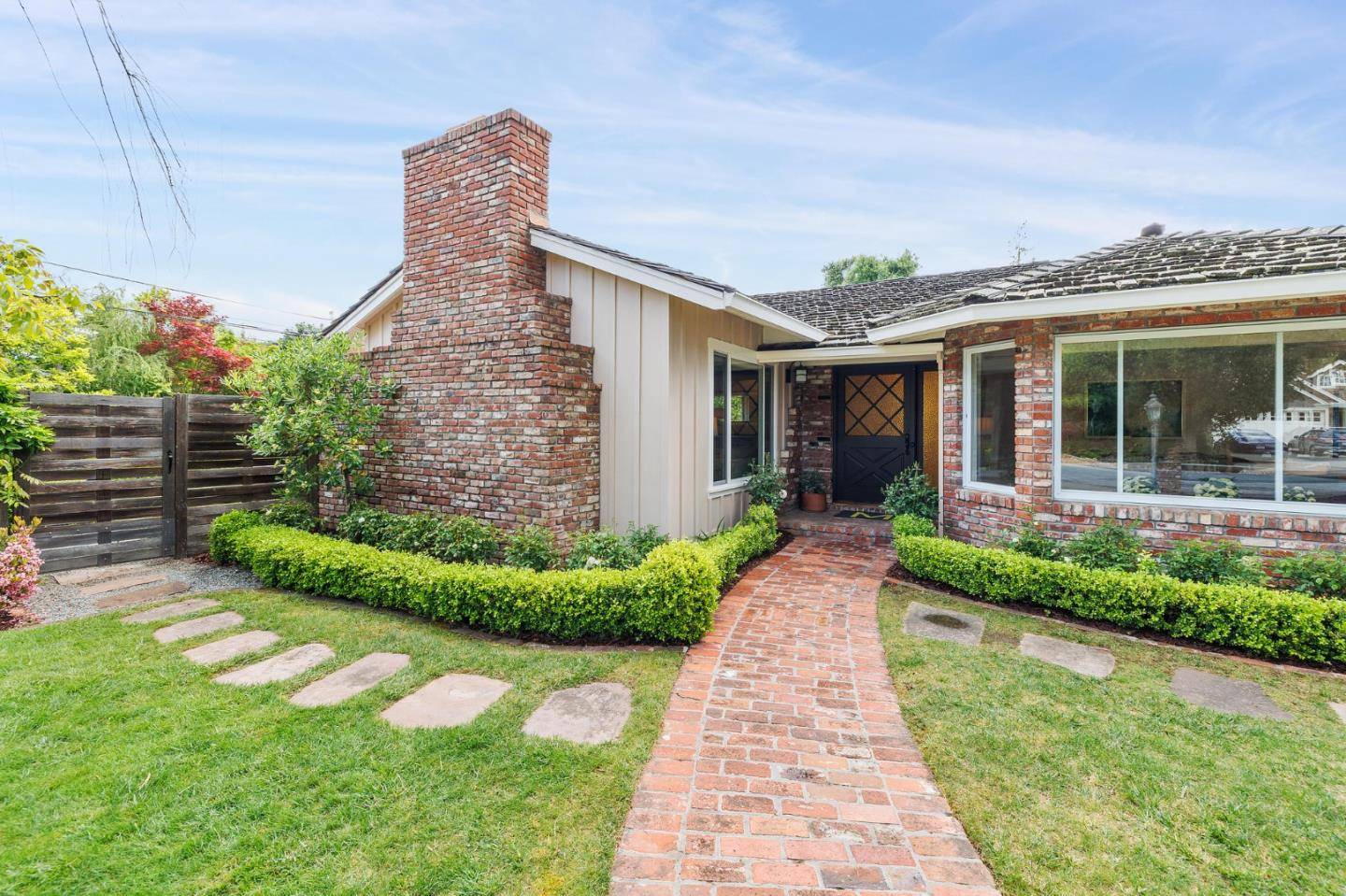 Los Altos, CA 94024,911 Echo DR