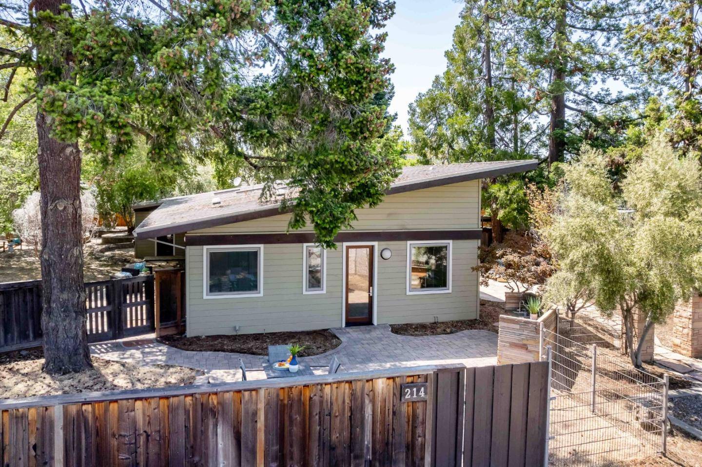 Los Altos, CA 94022,214 Verano DR
