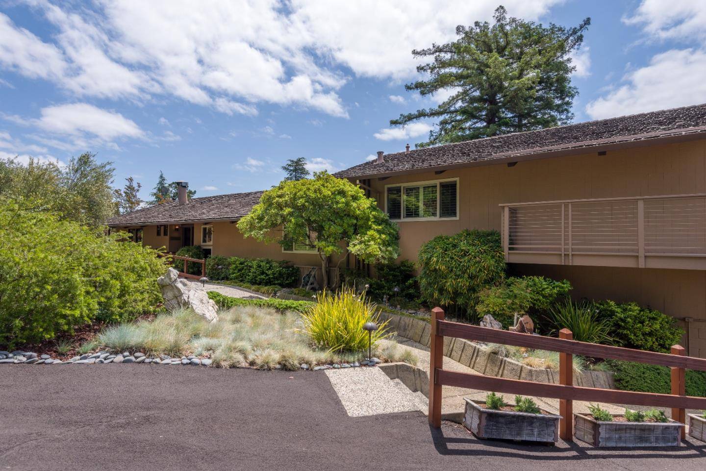 Los Altos Hills, CA 94022,12755 Leander DR