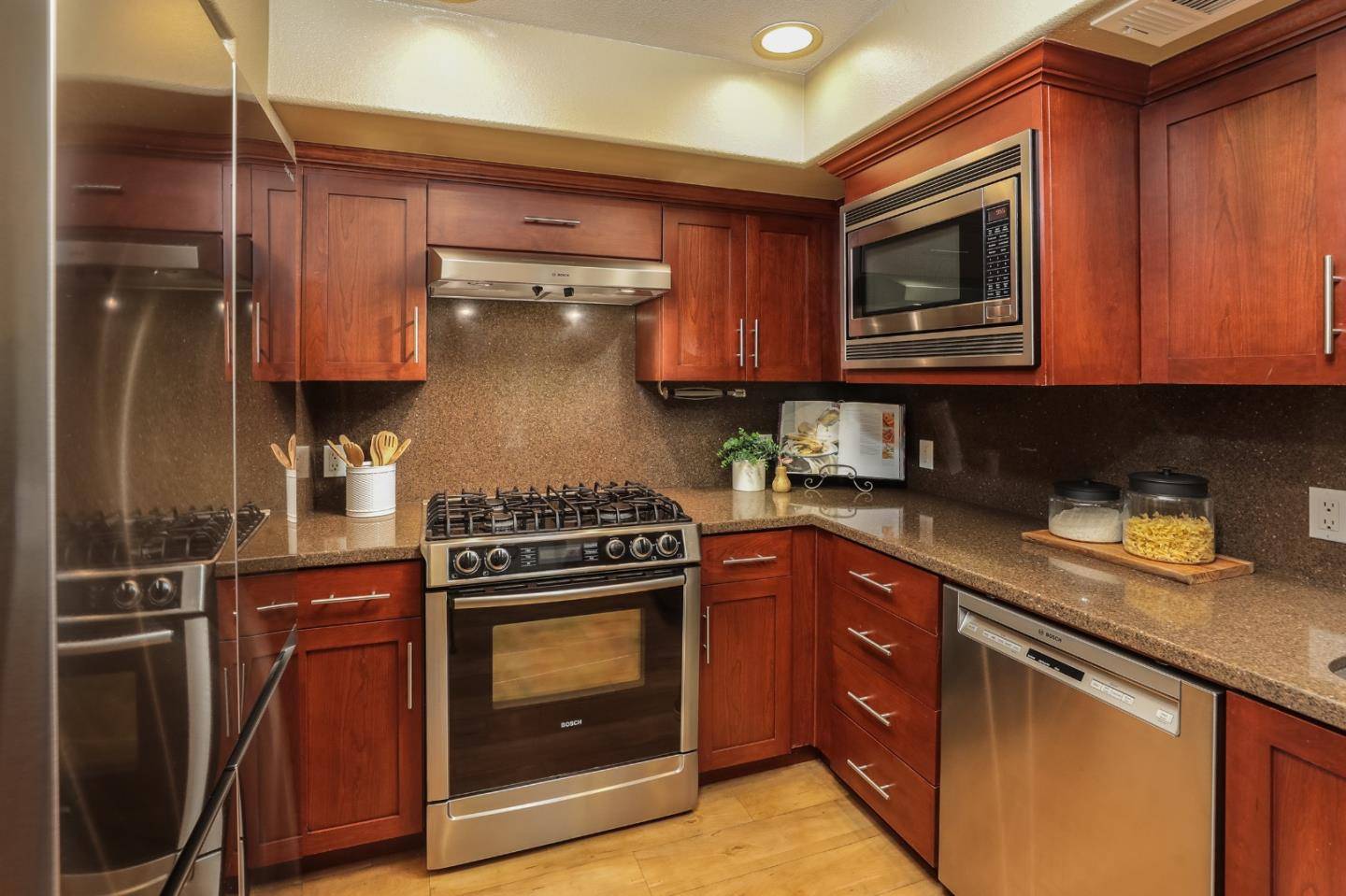 Campbell, CA 95008,912 Campisi WAY 403