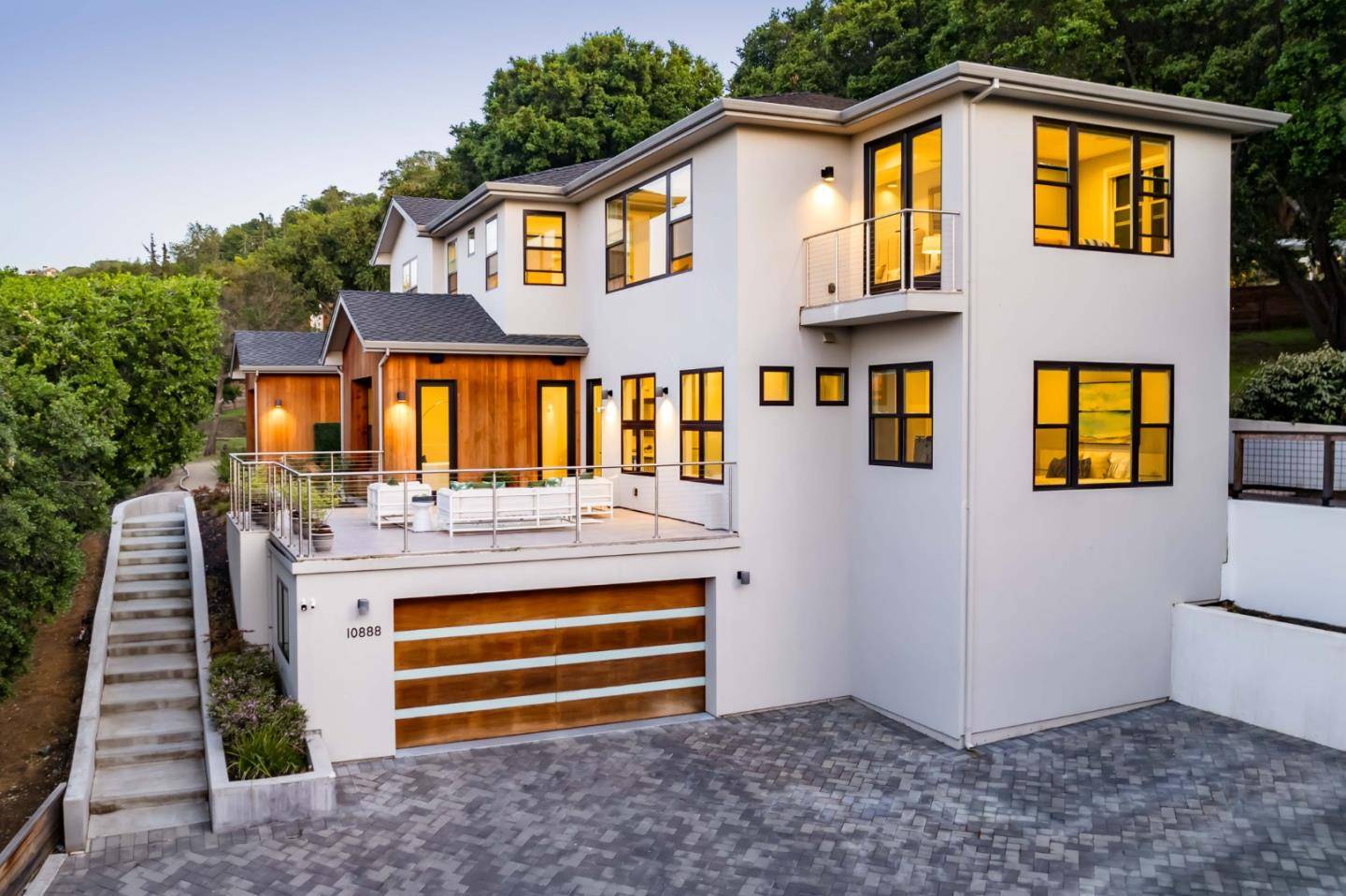 Los Altos Hills, CA 94024,10888 Magdalena RD