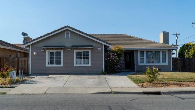 Hollister, CA 95023,900 Apricot LN