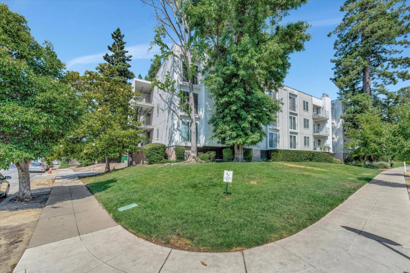 Redwood City, CA 94061,601 Leahy ST 102