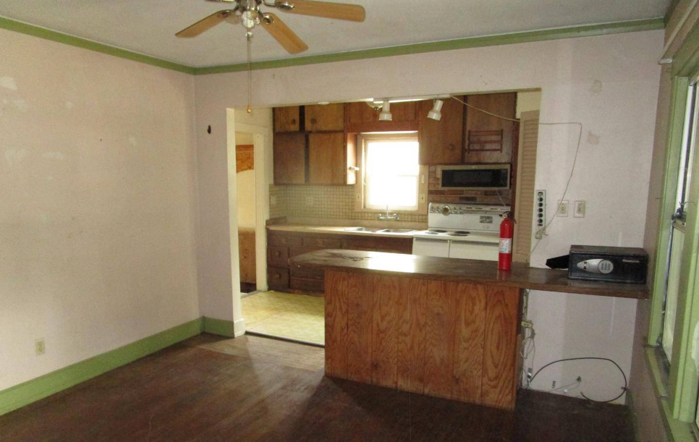 Dixon, CA 95620,340 W C ST