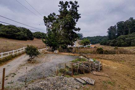 Salinas, CA 93907,18050 Cunha LN