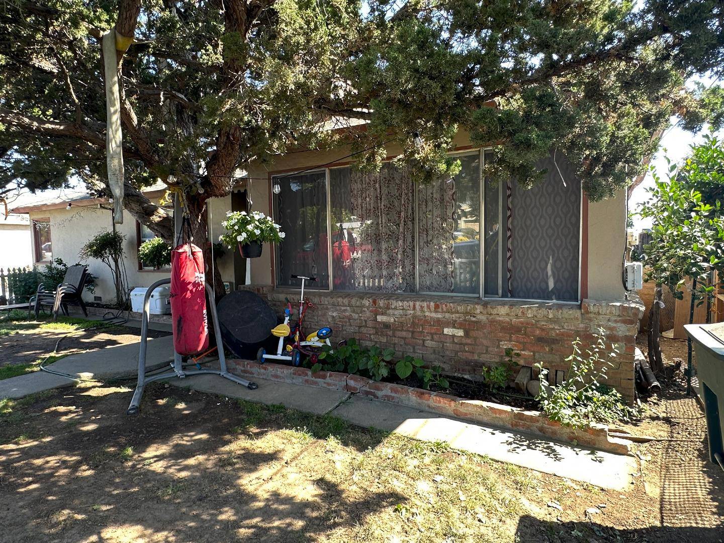 Morgan Hill, CA 95037,240 E Edmundson AVE