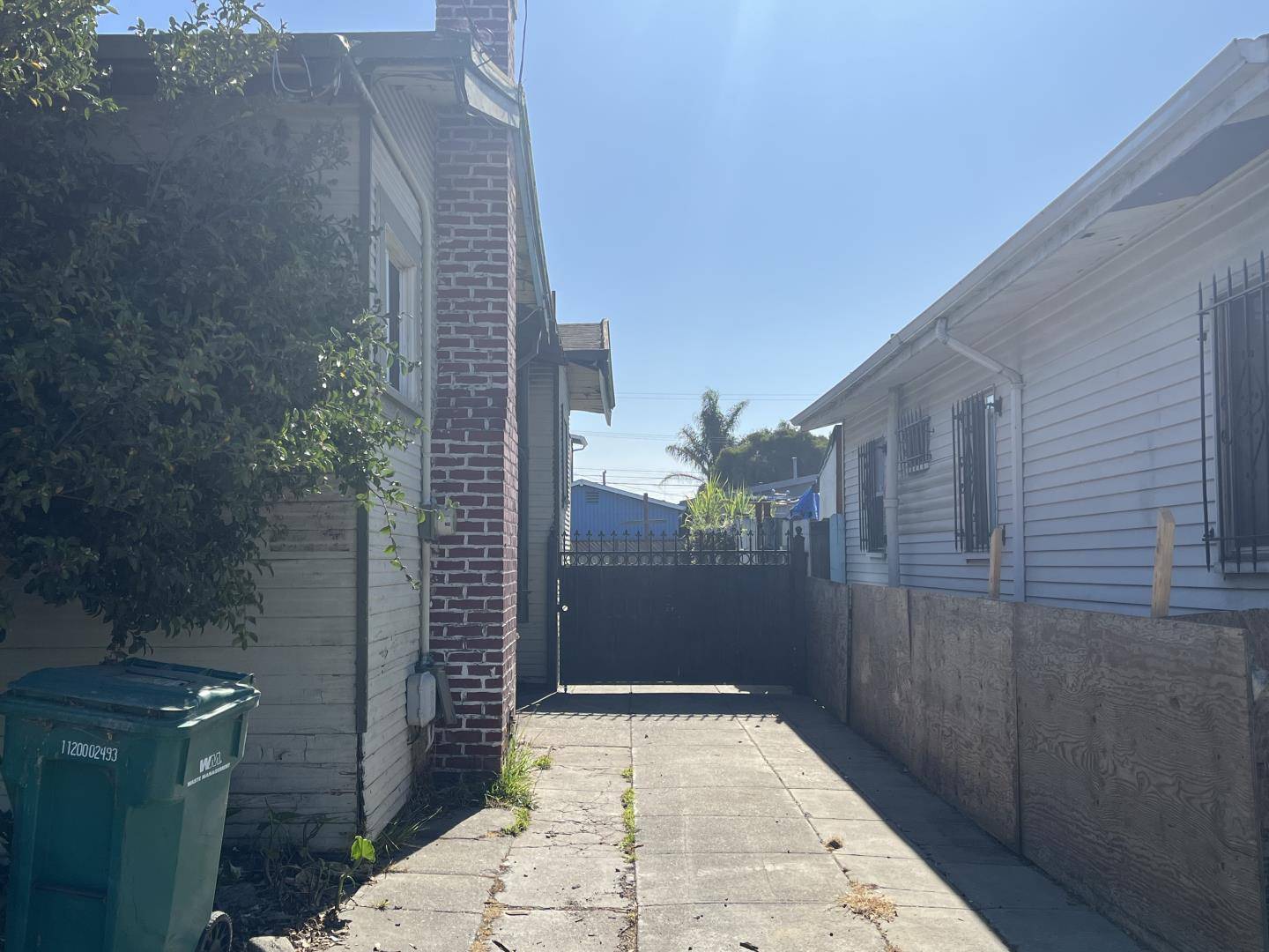 Oakland, CA 94621,1242 Seminary AVE