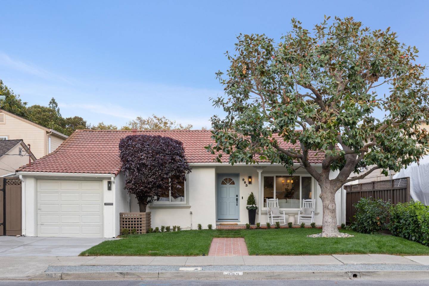 Redwood City, CA 94061,983 Johnson ST