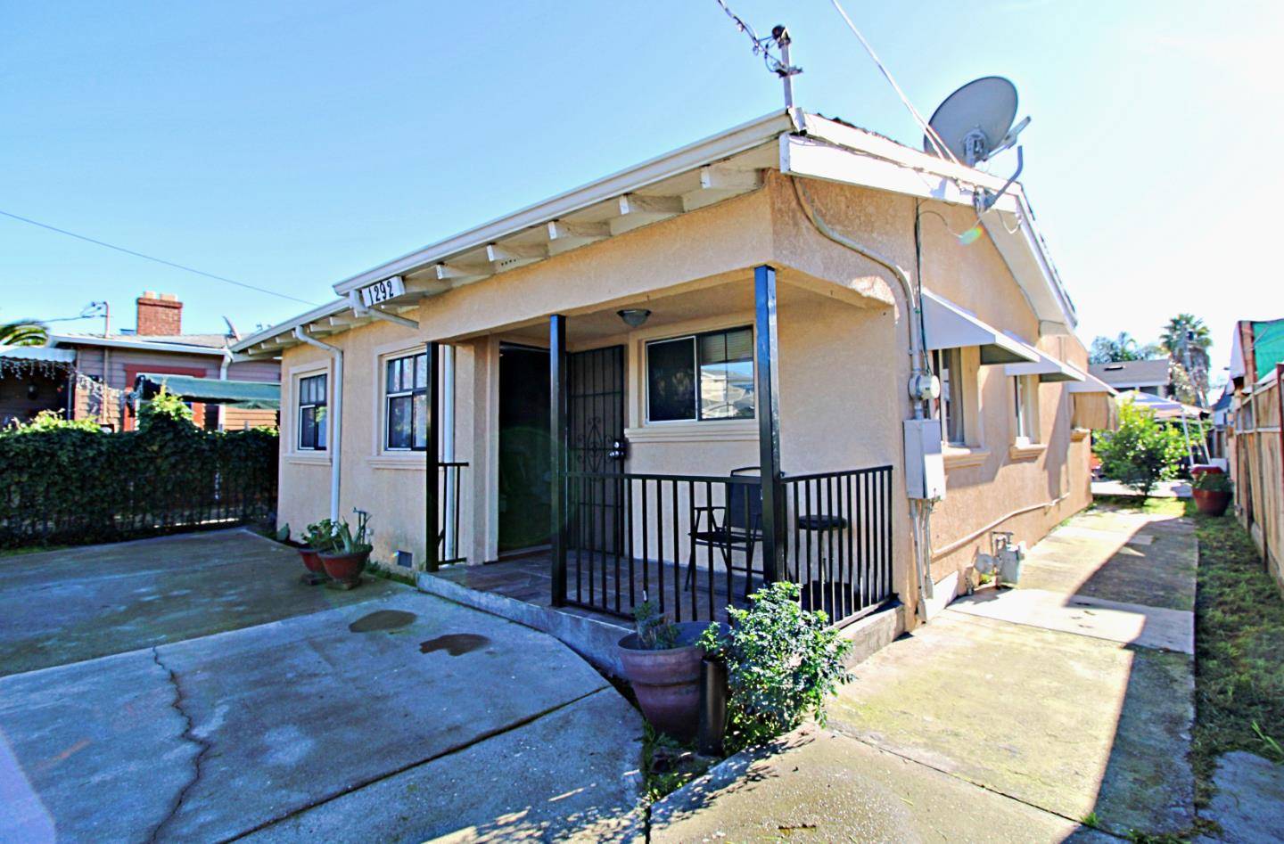 Oakland, CA 94621,1292 78th AVE
