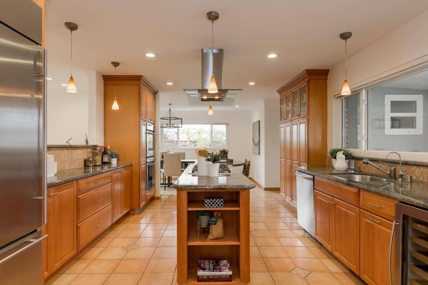 Los Altos, CA 94024,1450 Holt AVE