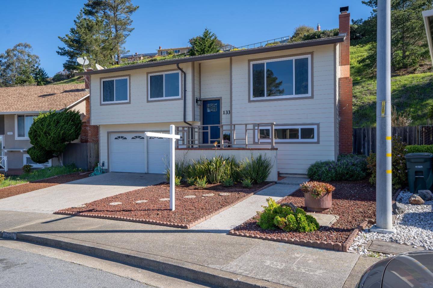Pacifica, CA 94044,1335 Aspen DR
