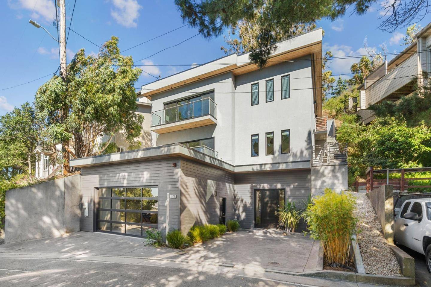 Brisbane, CA 94005,1076 Humboldt RD