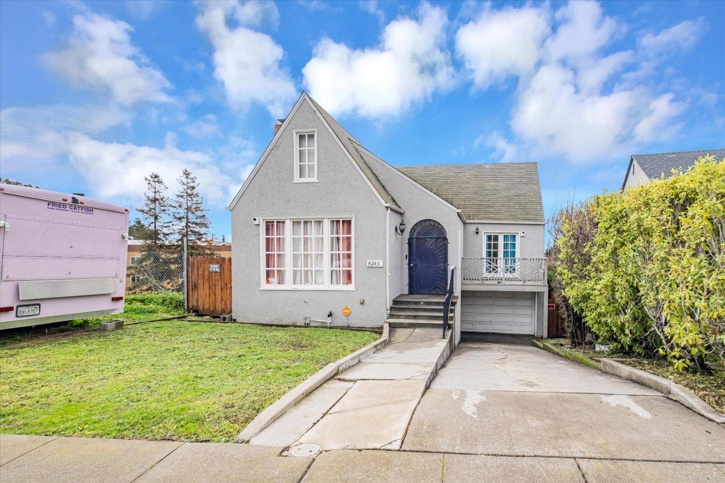 Oakland, CA 94605,8245 Golf Links RD