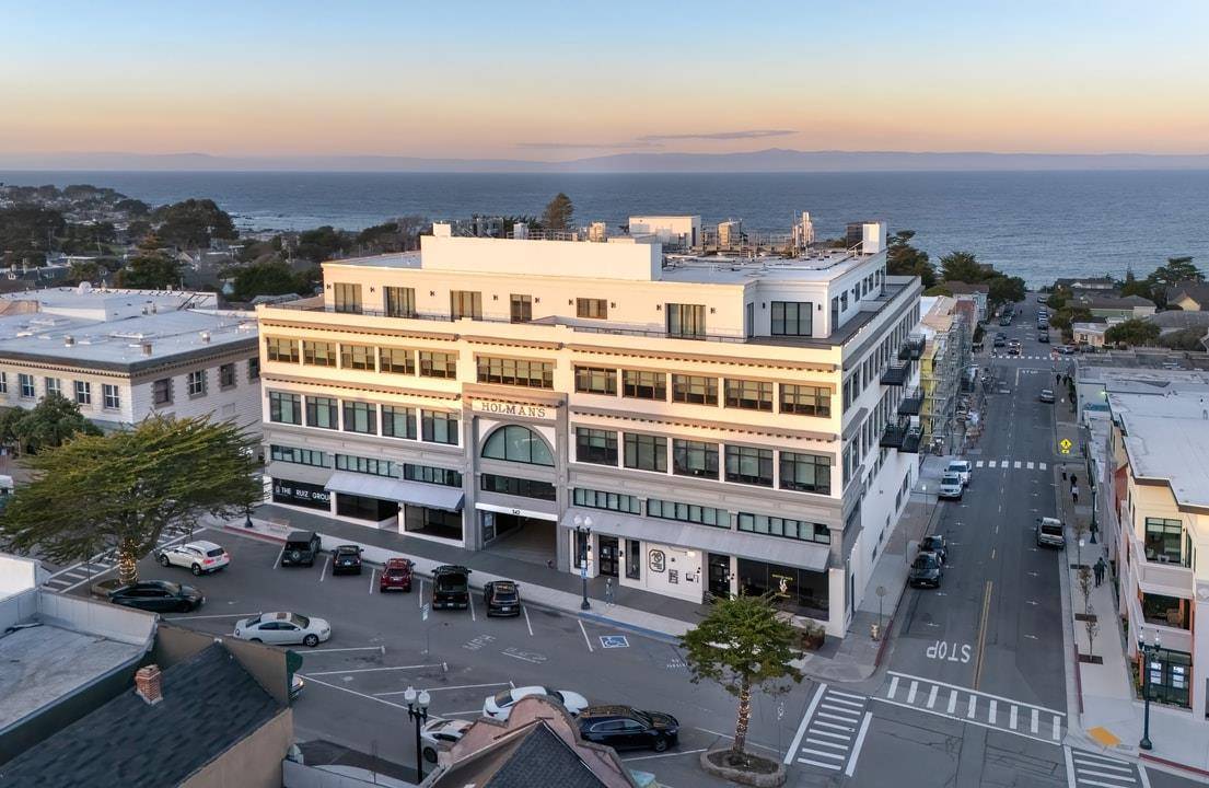 Pacific Grove, CA 93950,542 Lighthouse AVE 301