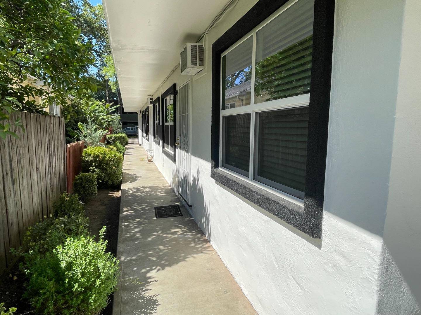 Sacramento, CA 95816,2711 E ST