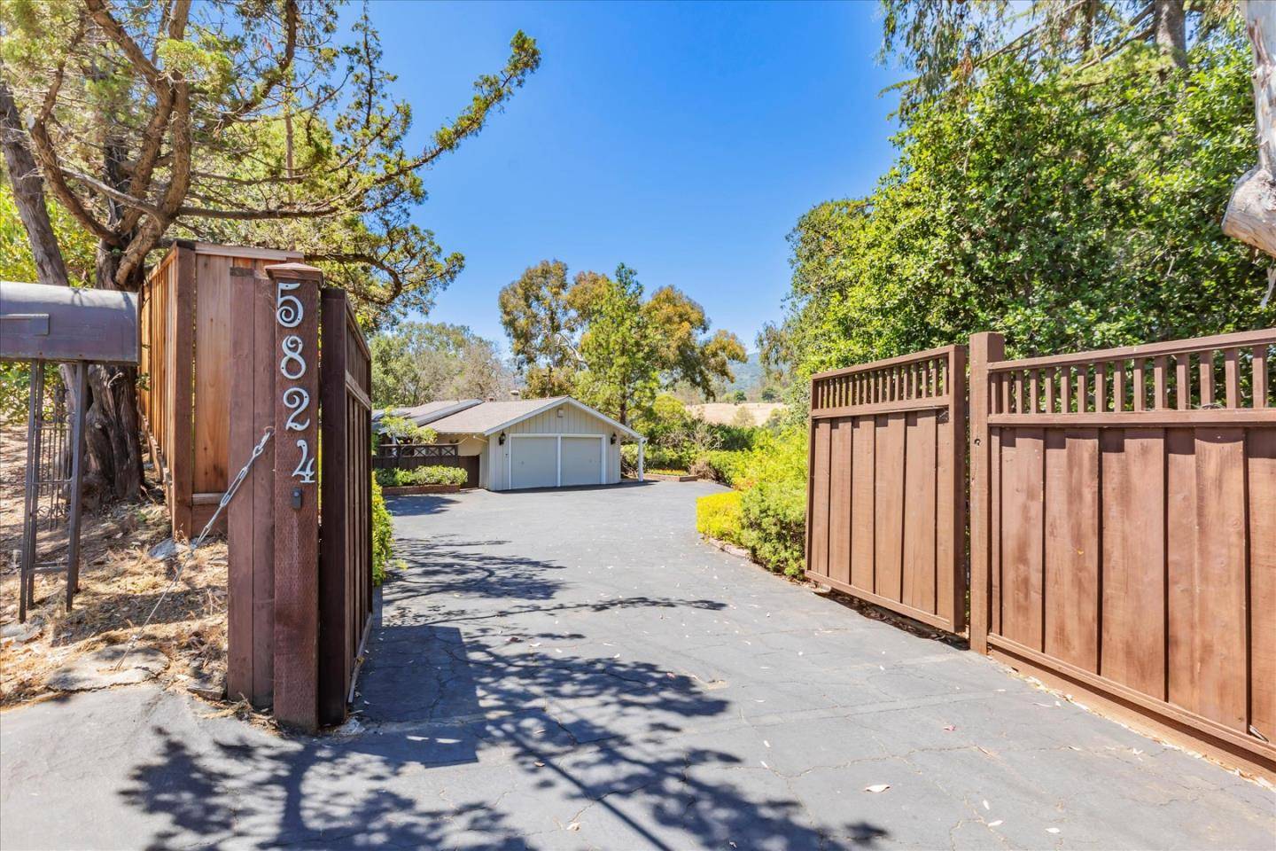 Los Altos, CA 94024,5824 Arboretum DR