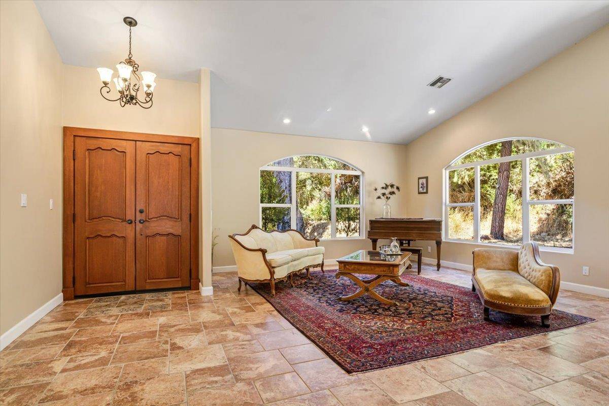 Carmel Valley, CA 93924,60 Toyon WAY