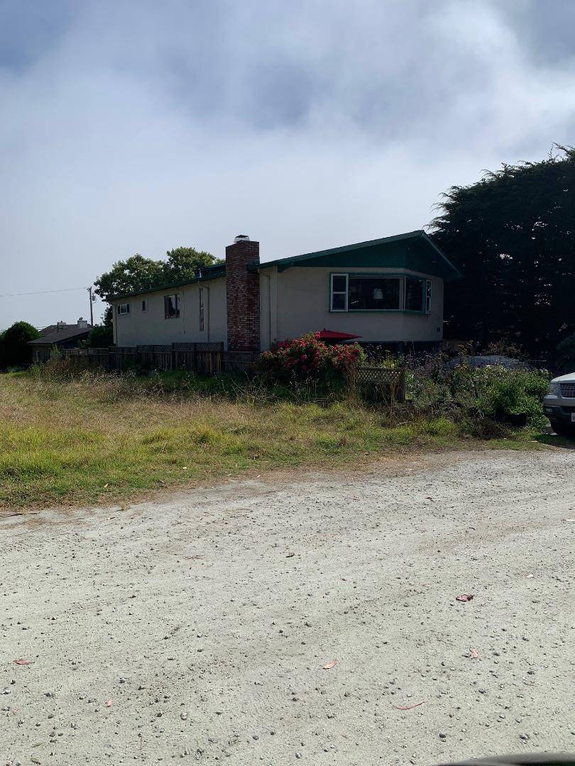 Half Moon Bay, CA 94019,404 Lee AVE