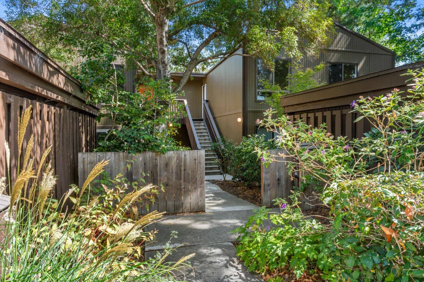 Stanford, CA 94305,64 Pearce Mitchell PL