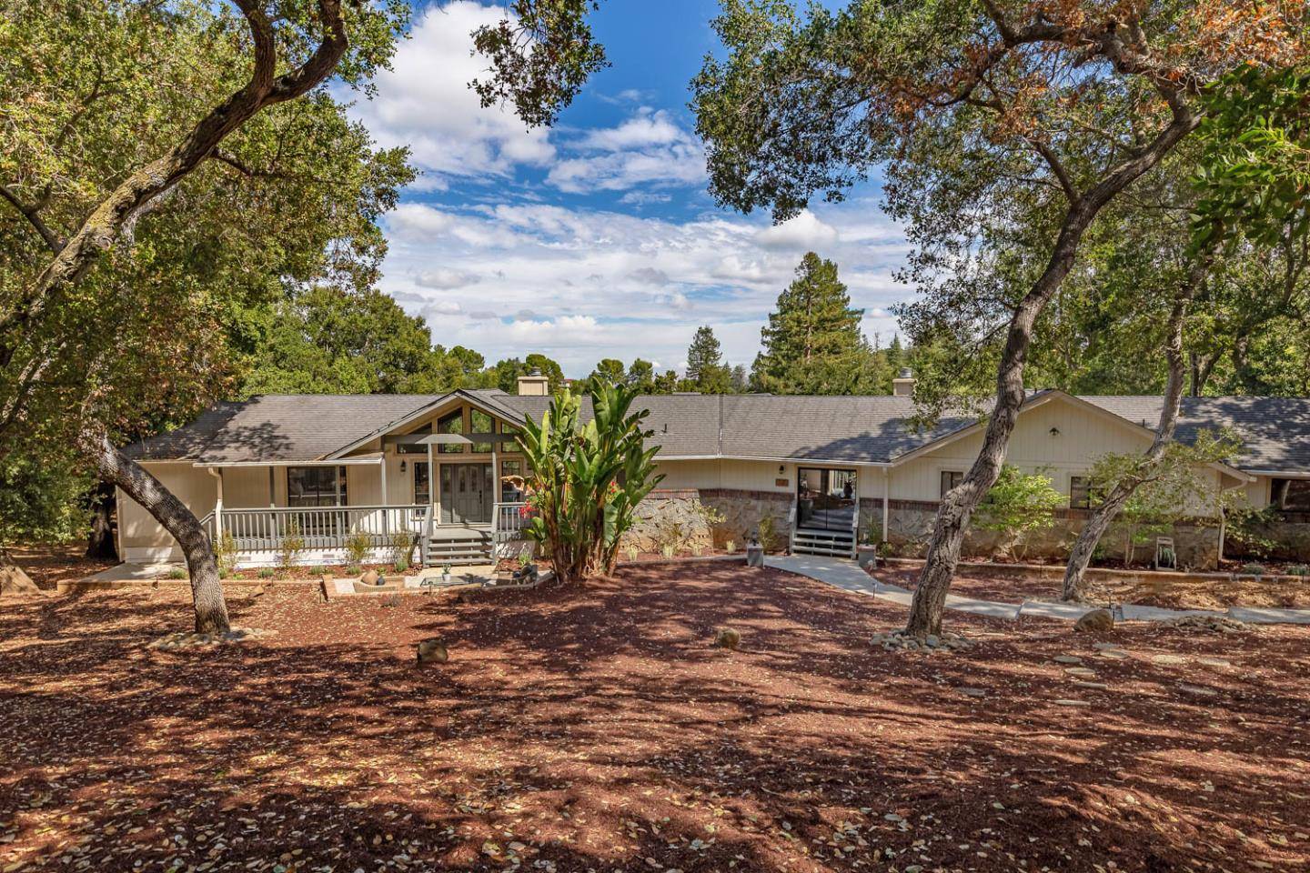 Los Altos Hills, CA 94024,25603 Fernhill DR