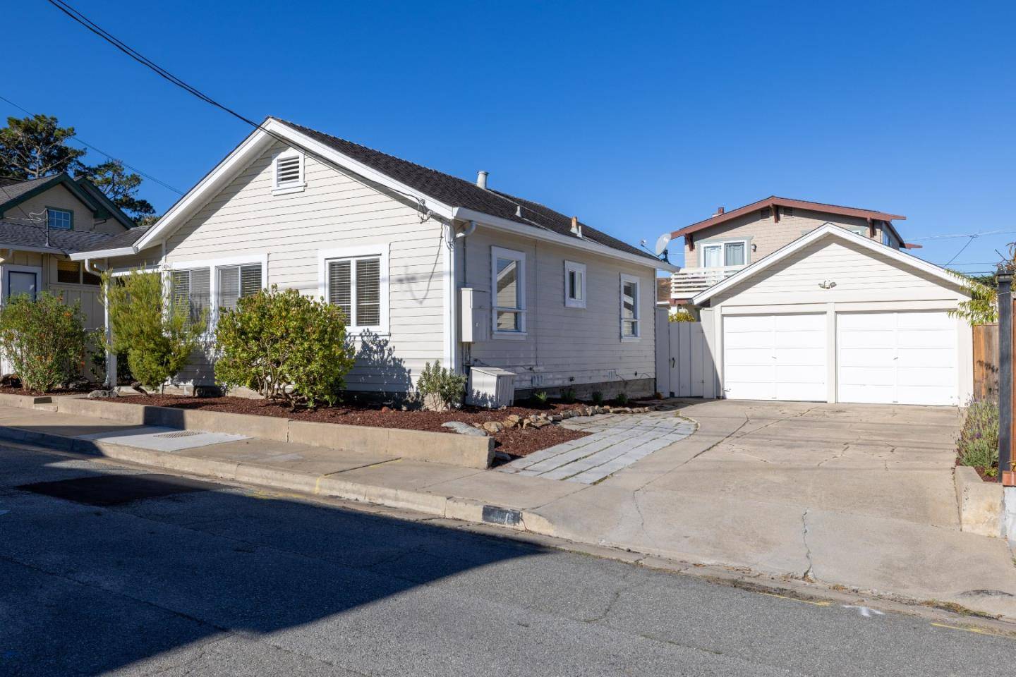 Pacific Grove, CA 93950,406 10th ST