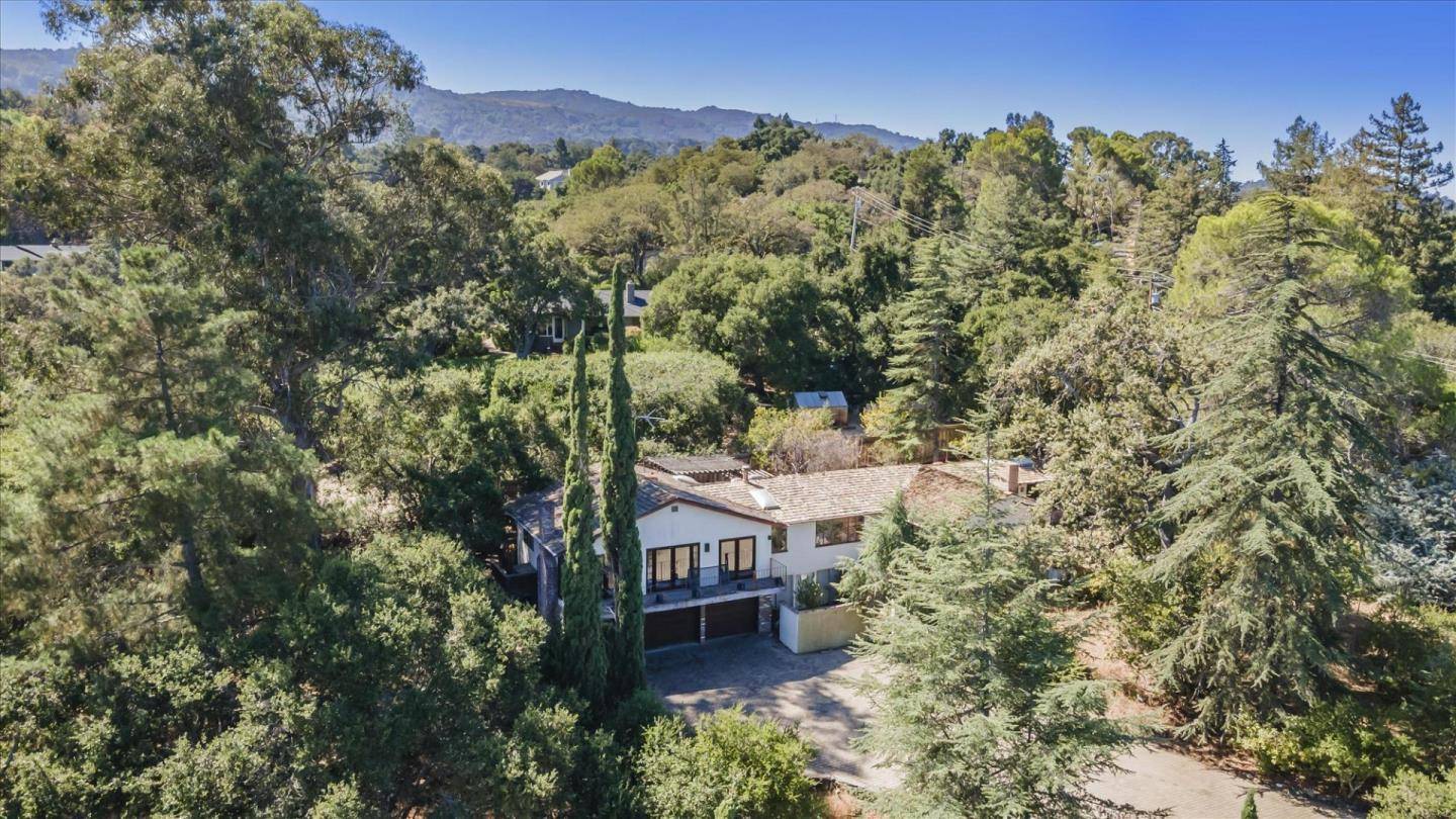 Los Altos Hills, CA 94024,11090 Mora DR