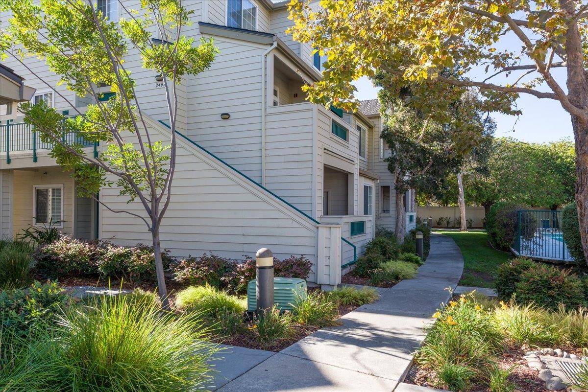 Redwood City, CA 94065,2402 Hastings Shore LN