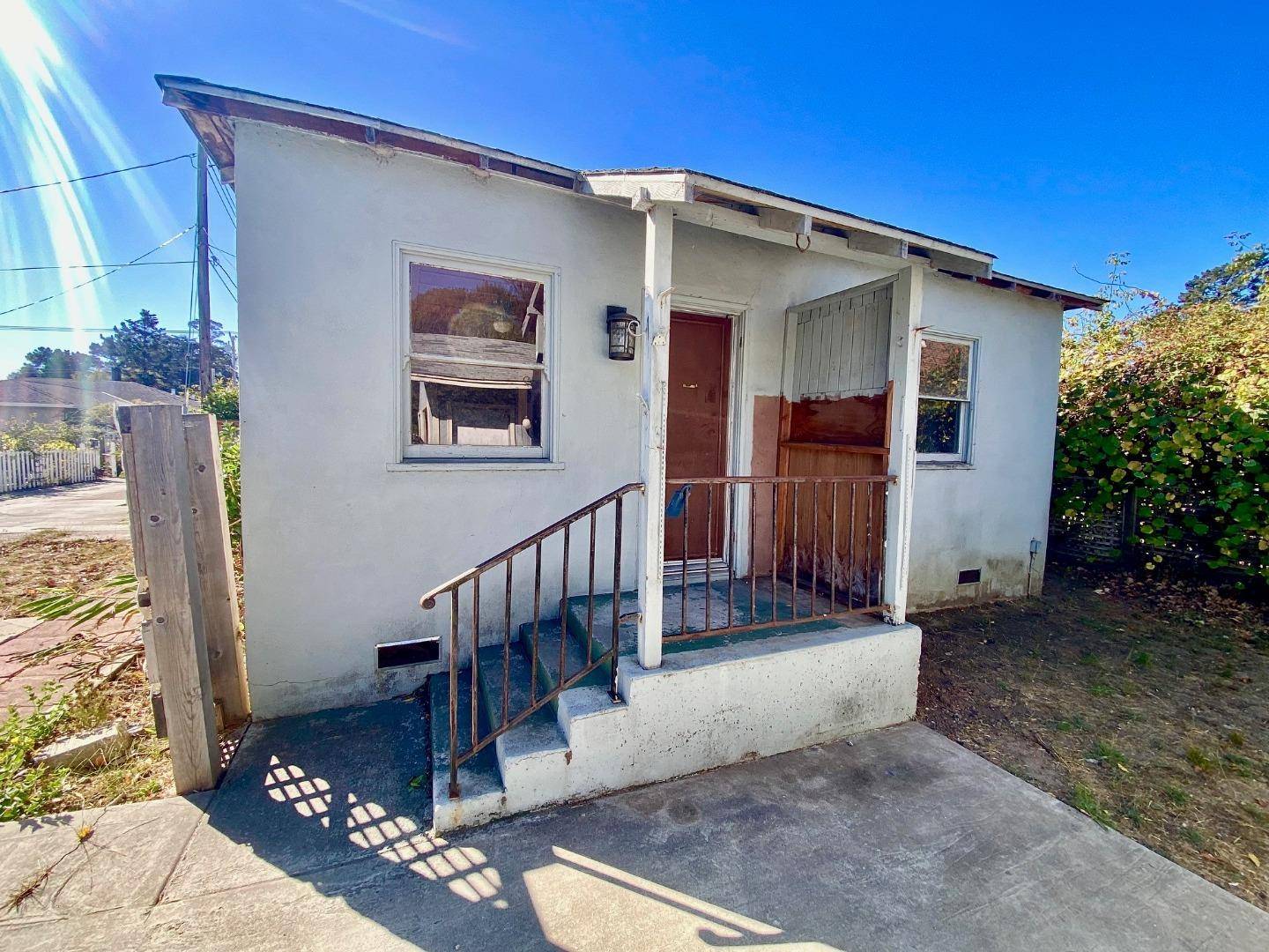 Santa Cruz, CA 95062,1053 Brommer ST