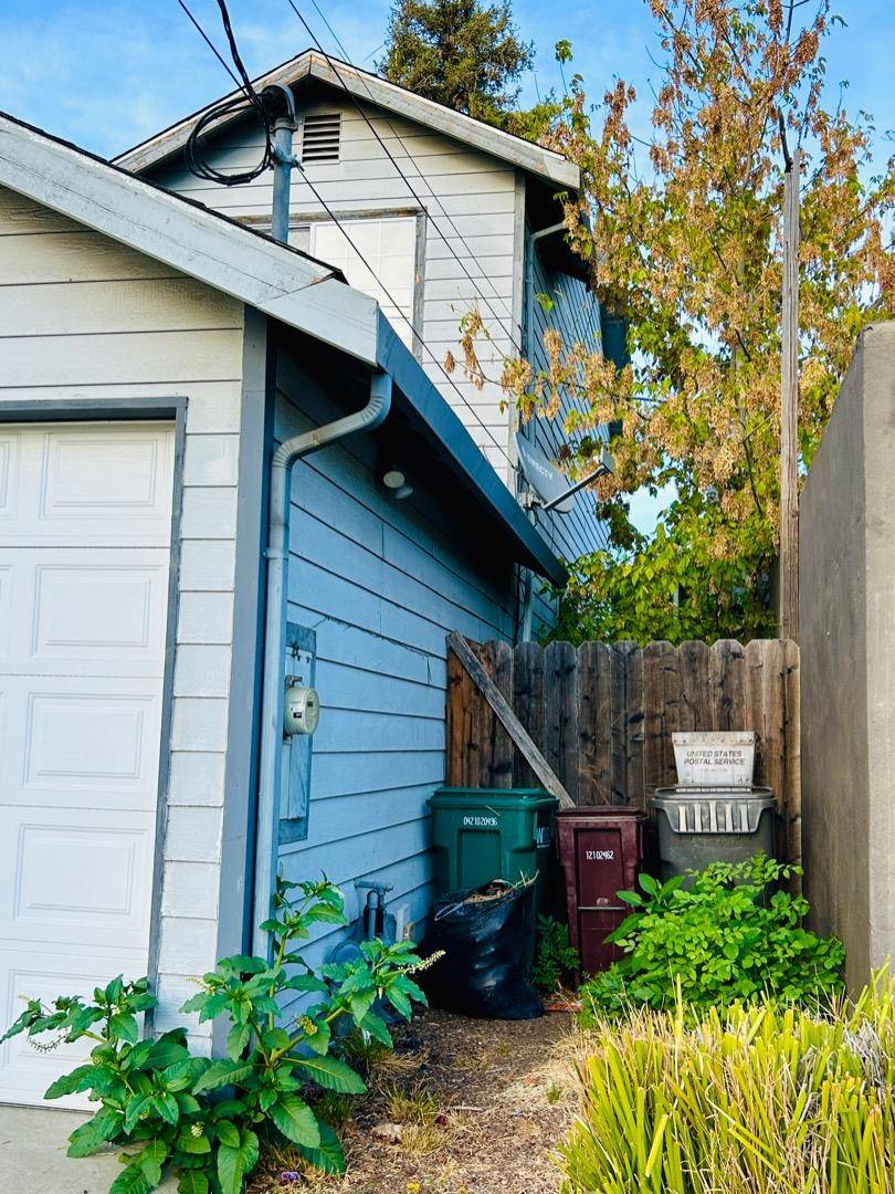 Oakland, CA 94621,5822 E 16th ST