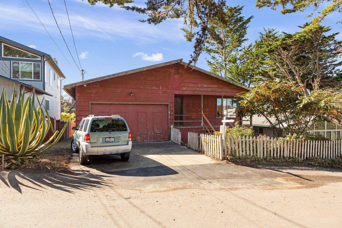 Moss Beach, CA 94038,852 Linda Vista ST