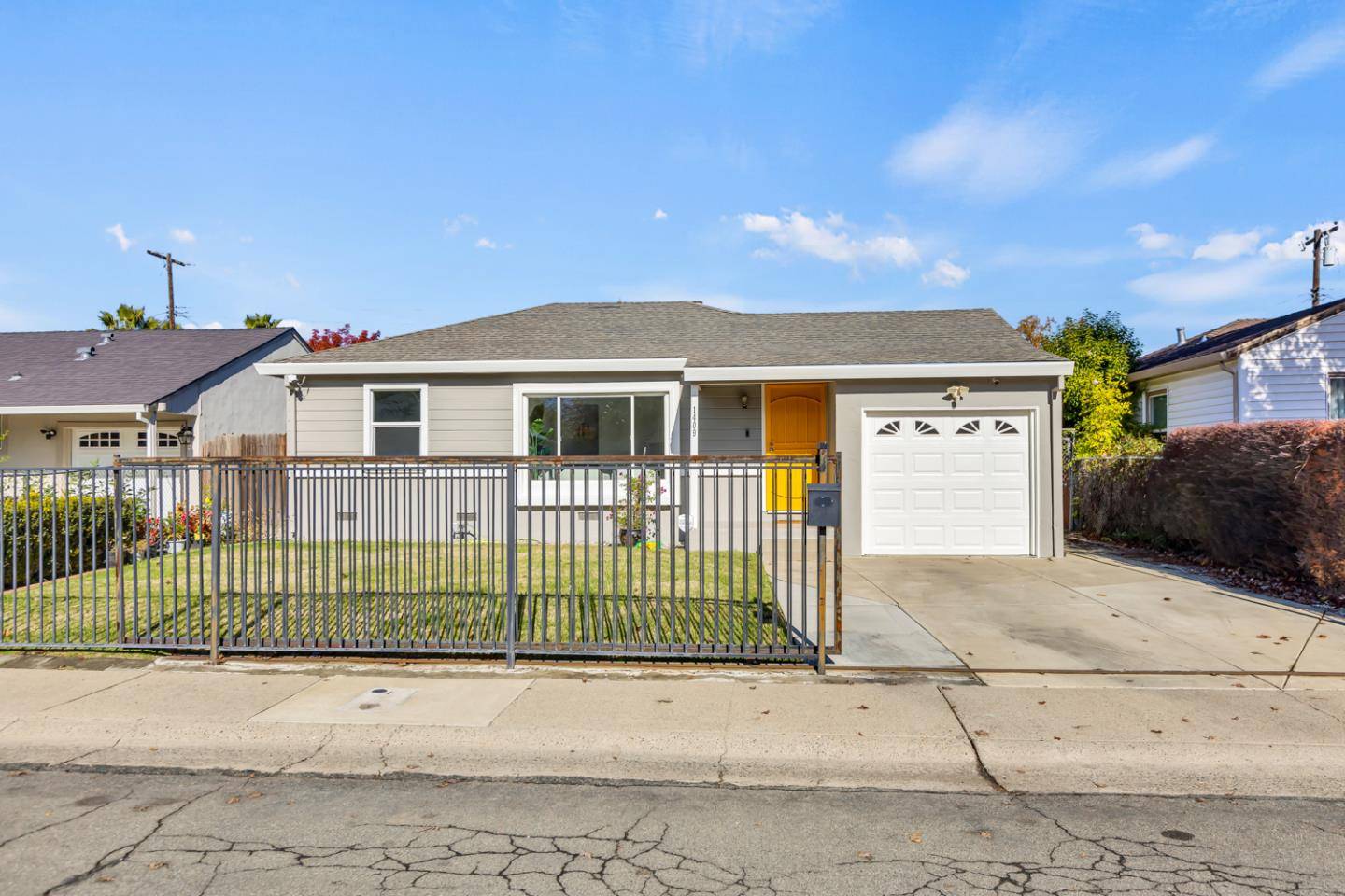 Sacramento, CA 95822,1409 Stoddard ST