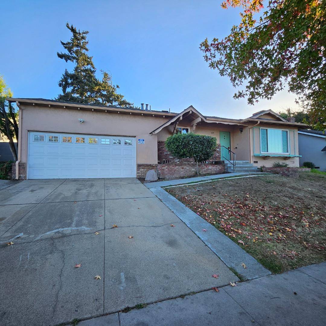 Salinas, CA 93906,229 Iris DR