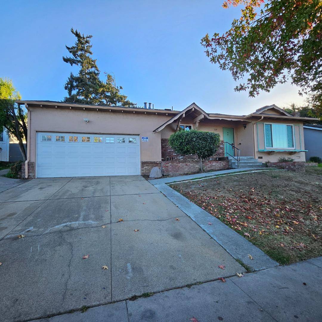 Salinas, CA 93906,229 Iris DR