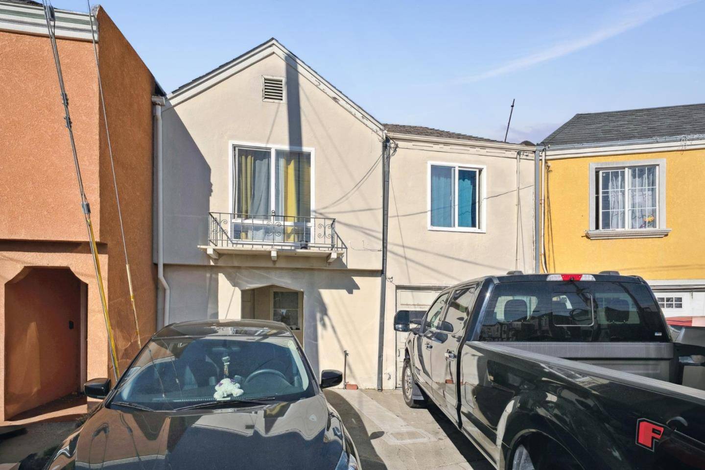 South San Francisco, CA 94080,233 Village WAY