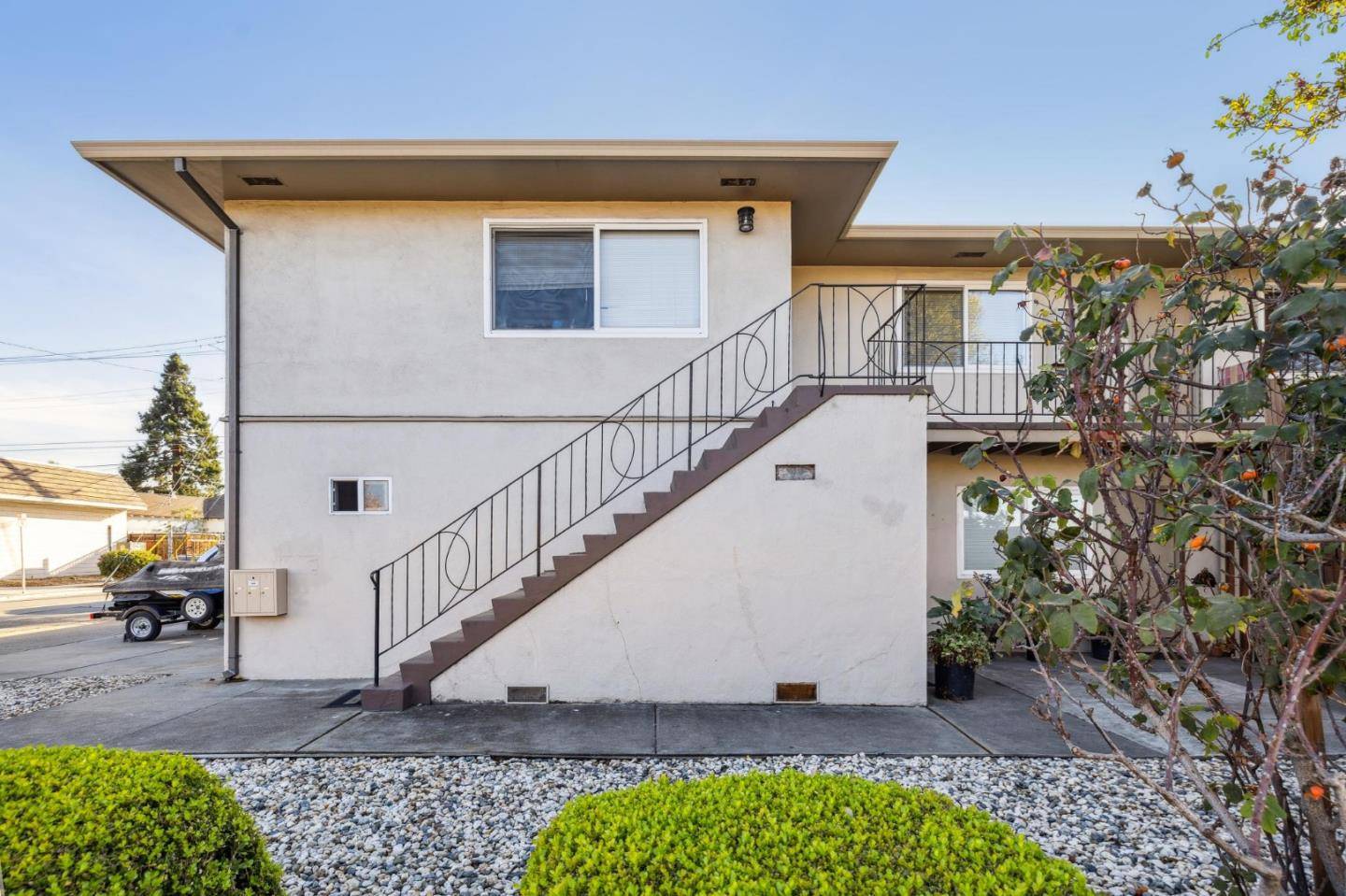 Burlingame, CA 94010,900 Toyon DR