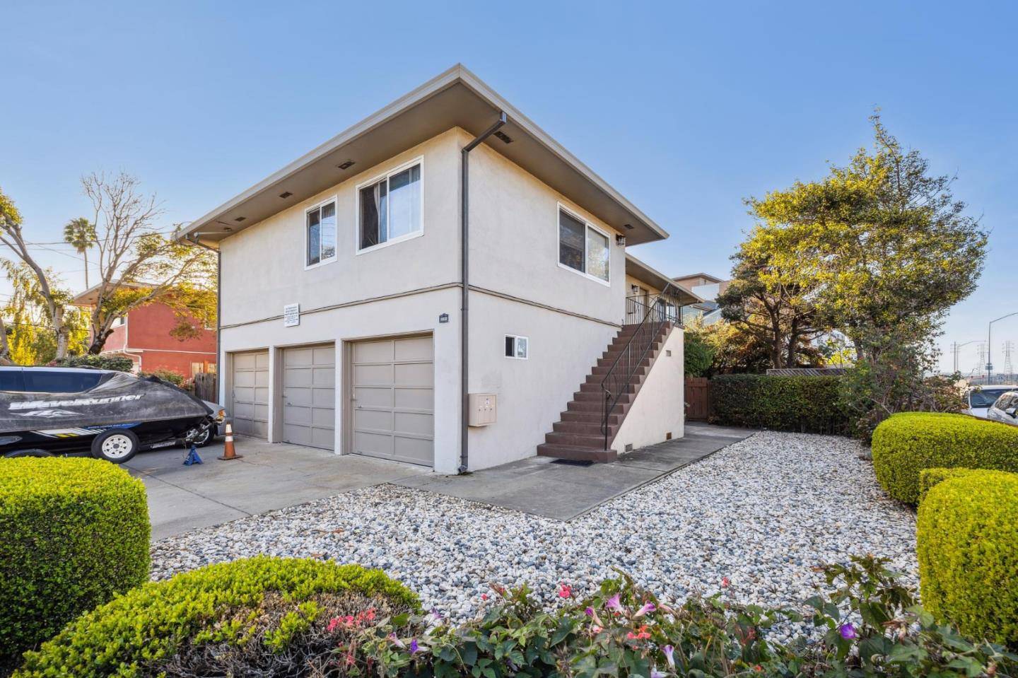 Burlingame, CA 94010,900 Toyon DR