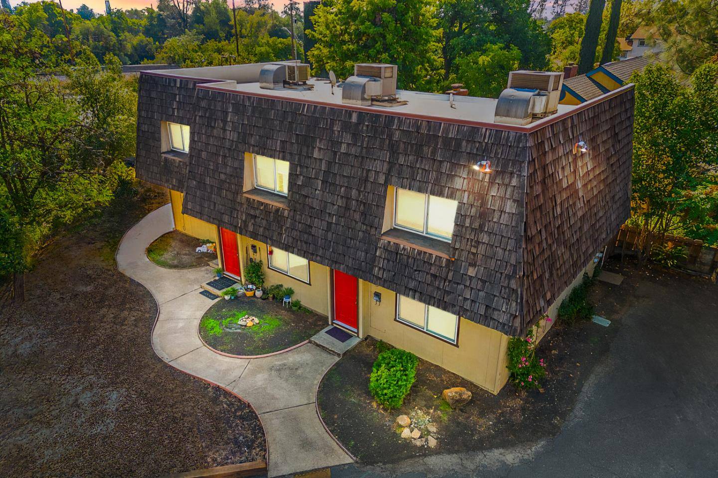 Redding, CA 96001,2429 Court ST