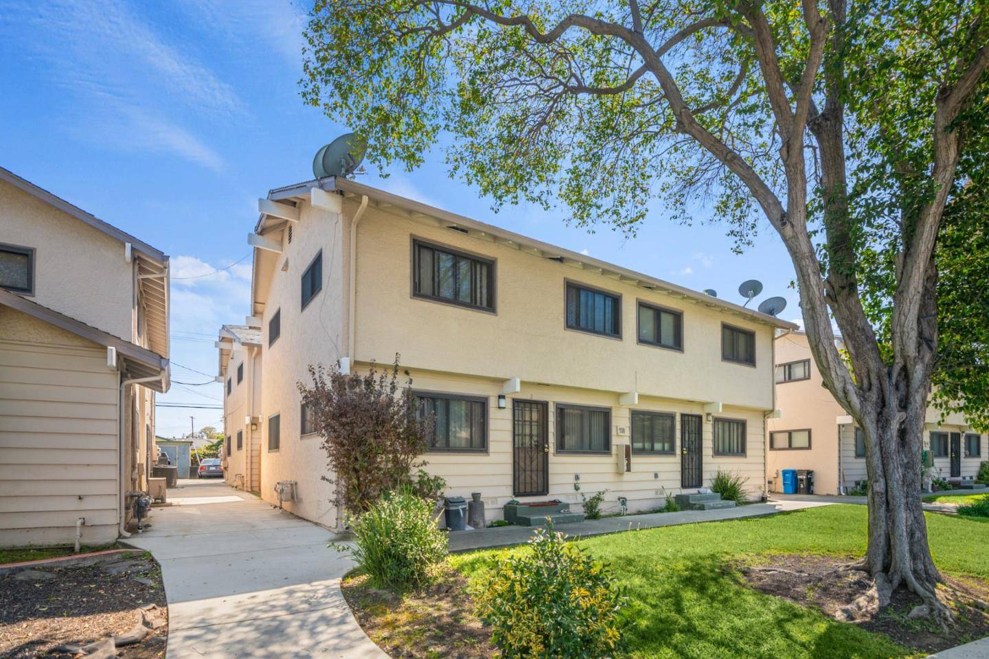 Santa Clara, CA 95054,930 Clyde AVE
