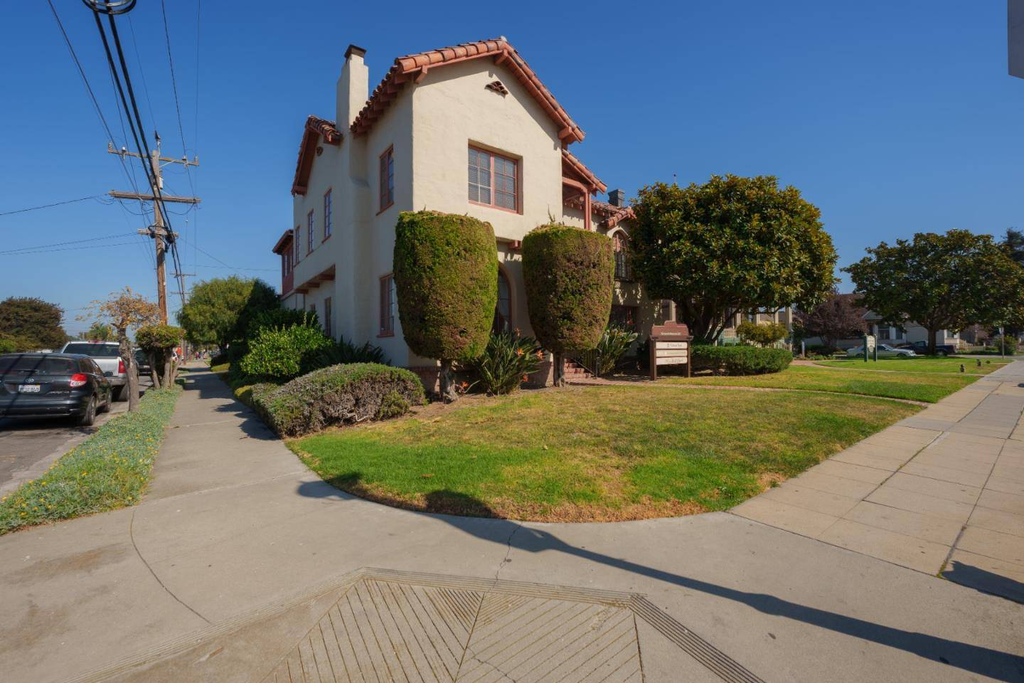 Salinas, CA 93901,158 Central AVE