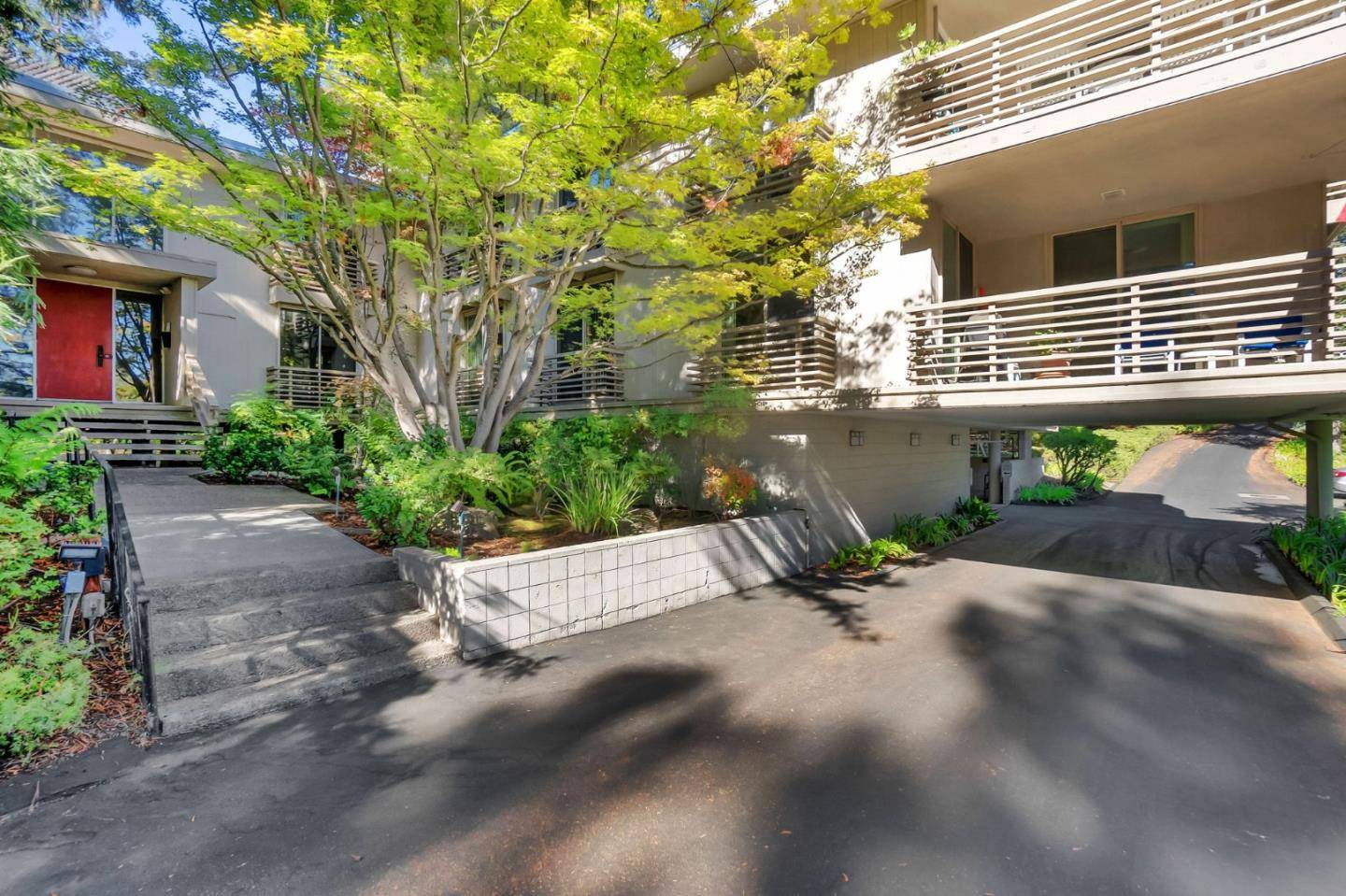 Menlo Park, CA 94025,1100 Sharon Park DR 13