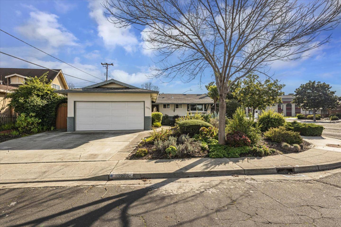 Milpitas, CA 95035,1386 Saratoga DR