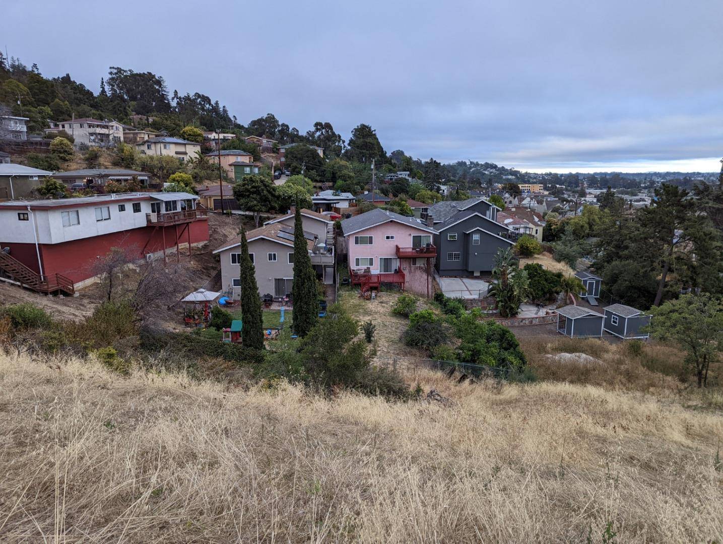 Oakland, CA 94605,7106 Outlook AVE
