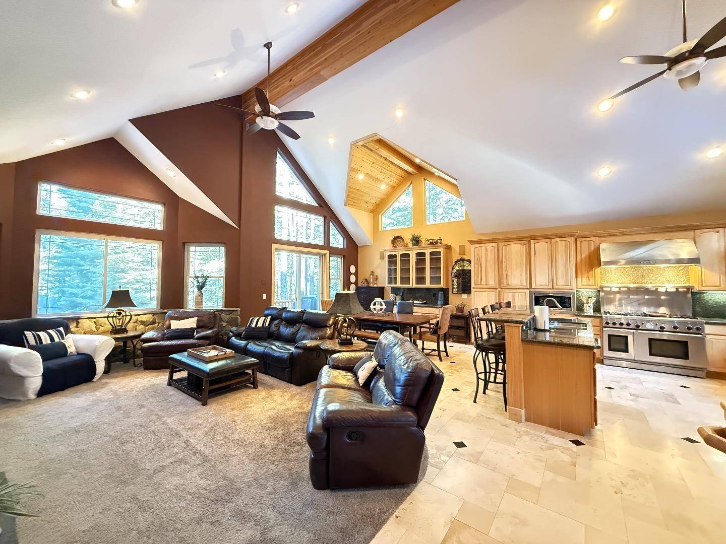 South Lake Tahoe, CA 96150,1528 Chippewa ST