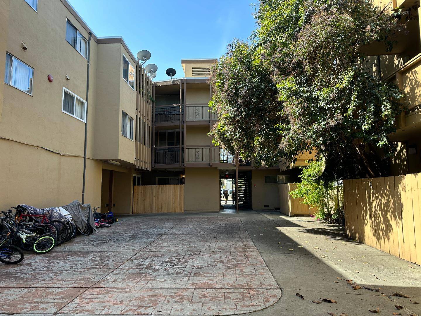 East Palo Alto, CA 94303,245 E Okeefe ST