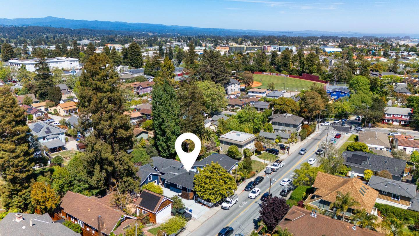 Santa Cruz, CA 95060,1124 Laurel ST