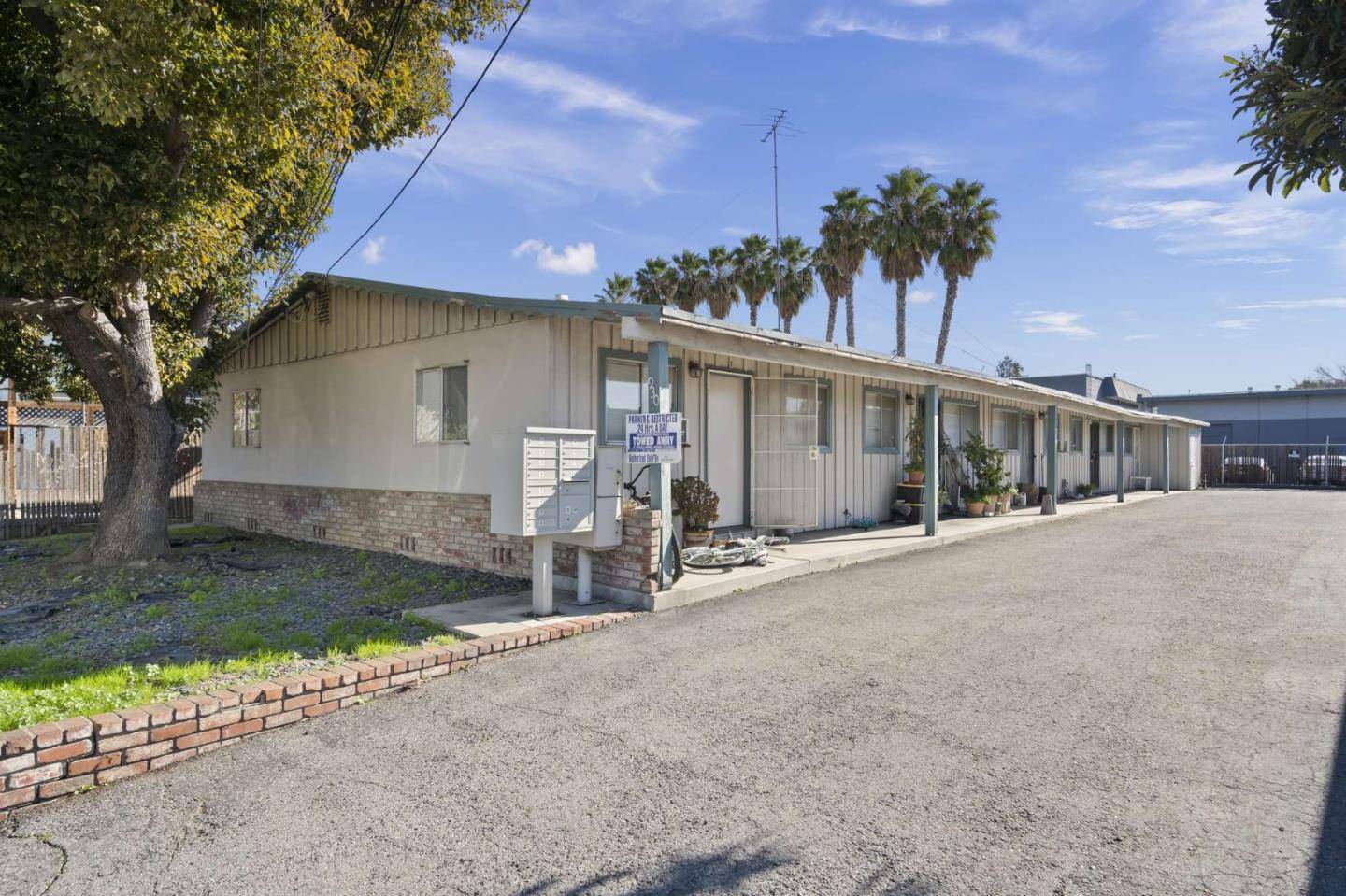 Santa Clara, CA 95050,930 Parker CT
