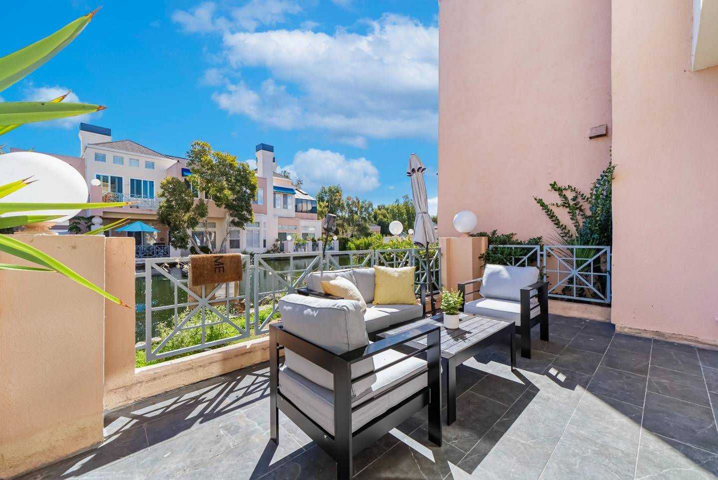 Redwood City, CA 94065,856 Lakeshore DR