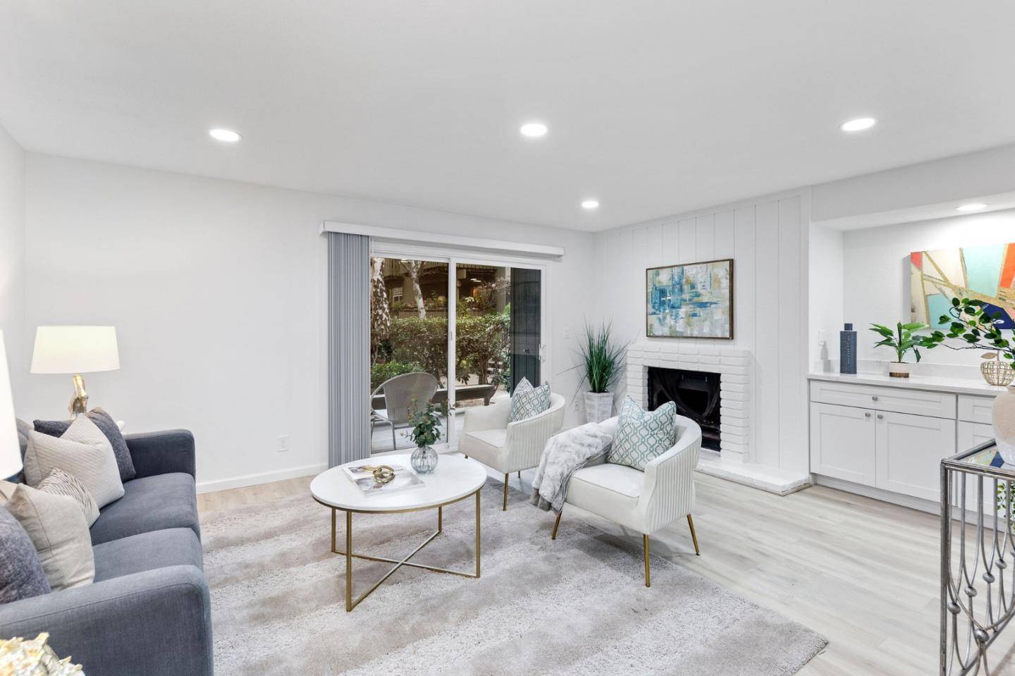 Mountain View, CA 94043,50 E Middlefield RD 17